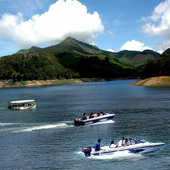Tourists speedboat on Munnar lake – scenic tour