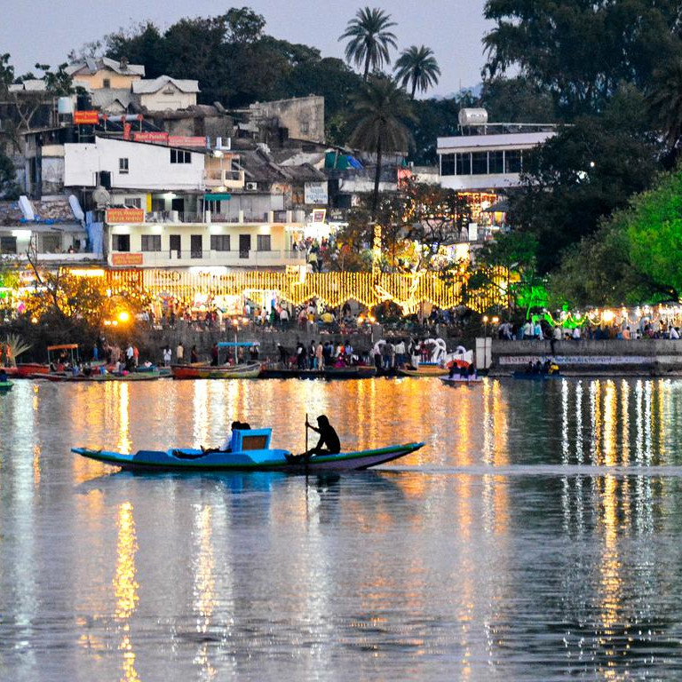 Festive boat ride – magical holiday travel