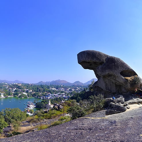 Travelers at Toad Rock – Mount Abu tour view