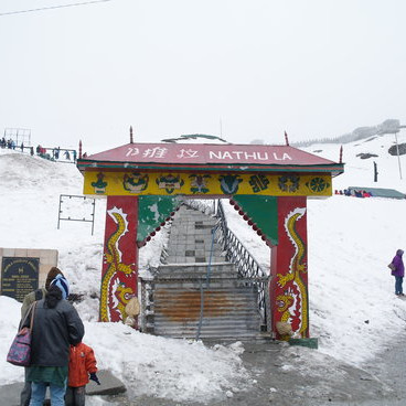 Snowy Nathula Pass – Himalayan travel tour