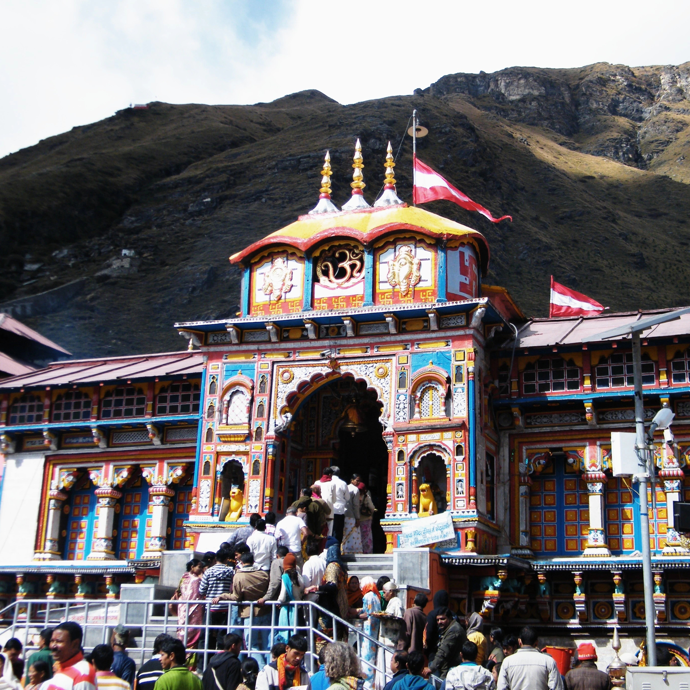 Devotees at Badrinath – spiritual tourist spot